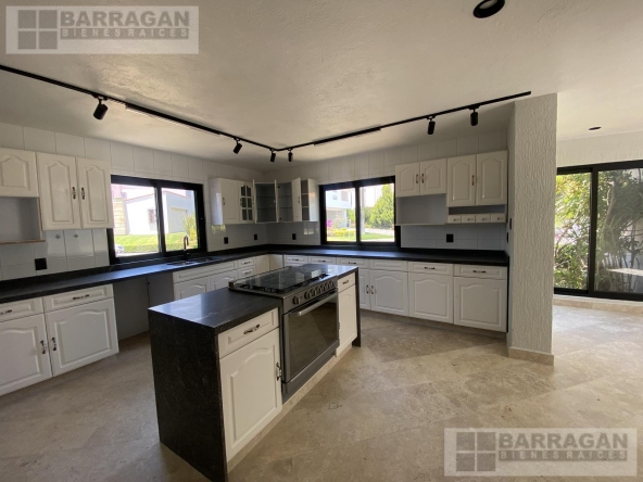 79674009926608697026895694450830159754259995218671289449349405670975573411844.jpg